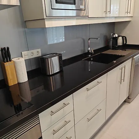 Sun - 3 Bedrooms, Priv Parking, Pool, Ac, Tv Channels, Fibre Net *