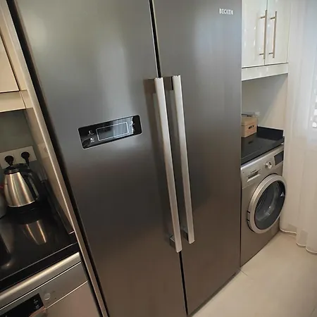 Sun - 3 Bedrooms, Priv Parking, Pool, Ac, Tv Channels, Fibre Net Apartment *
