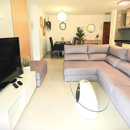 Sun - 3 Bedrooms, Priv Parking, Pool, Ac, Tv Channels, Fibre Net Apartment *