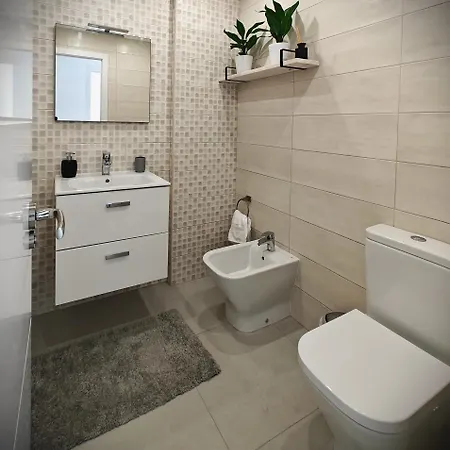Sun - 3 Bedrooms, Priv Parking, Pool, Ac, Tv Channels, Fibre Net *