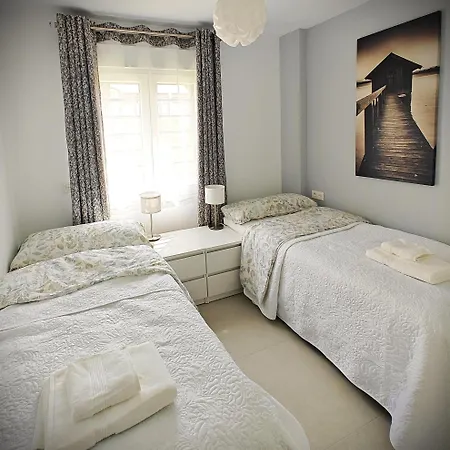 Apartment Sun - 3 Bedrooms, Priv Parking, Pool, Ac, Tv Channels, Fibre Net