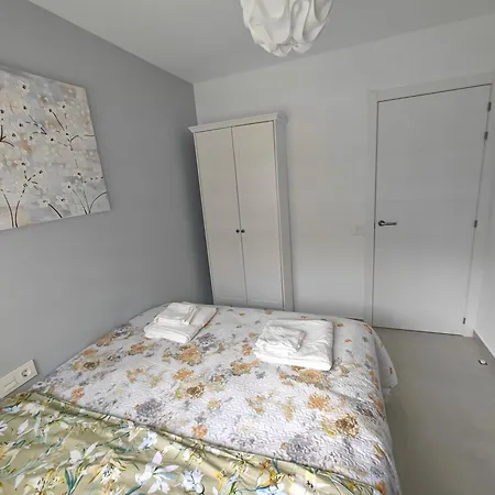 Sun - 3 Bedrooms, Priv Parking, Pool, Ac, Tv Channels, Fibre Net Apartment Los Cristianos (Tenerife)