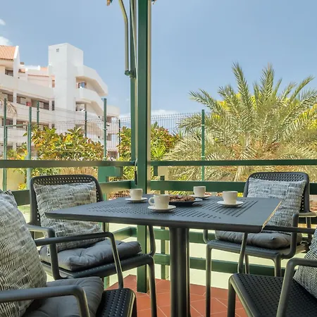 Апартаменты Sun - 3 Bedrooms, Priv Parking, Pool, Ac, Tv Channels, Fibre Net