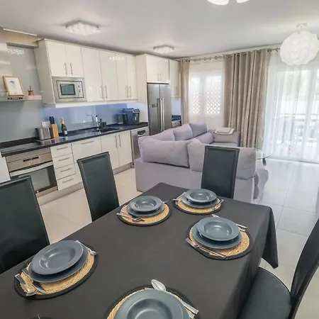 Апартаменты Sun - 3 Bedrooms, Priv Parking, Pool, Ac, Tv Channels, Fibre Net Лос Кристианос