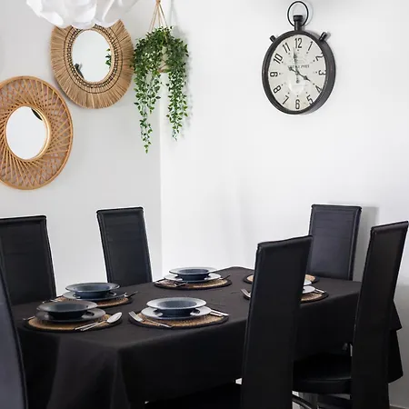 Sun - 3 Bedrooms, Priv Parking, Pool, Ac, Tv Channels, Fibre Net Апартаменты *