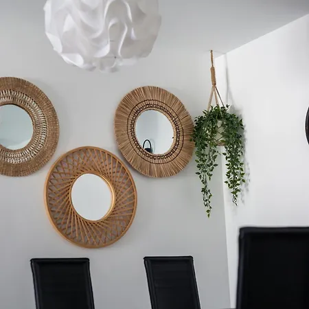 Sun - 3 Bedrooms, Priv Parking, Pool, Ac, Tv Channels, Fibre Net Апартаменты *