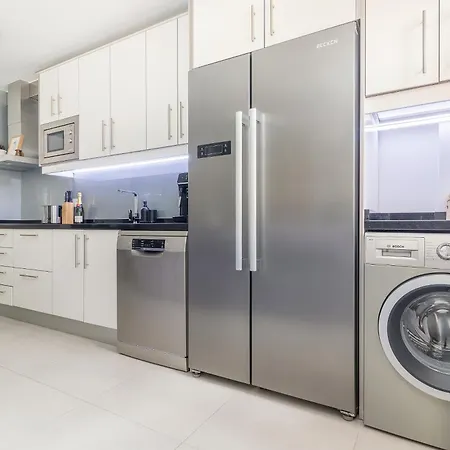 Sun - 3 Bedrooms, Priv Parking, Pool, Ac, Tv Channels, Fibre Net