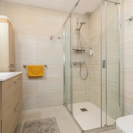 Sun - 3 Bedrooms, Priv Parking, Pool, Ac, Tv Channels, Fibre Net Апартаменты